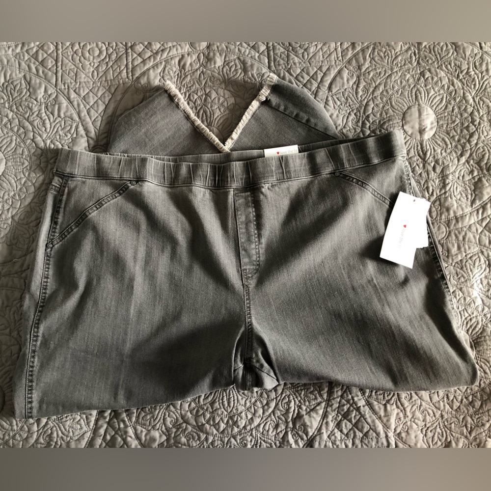 USED Gently worn Intro - Love The Fit Sheri Frayed Hem Pull On Ankle Jeans